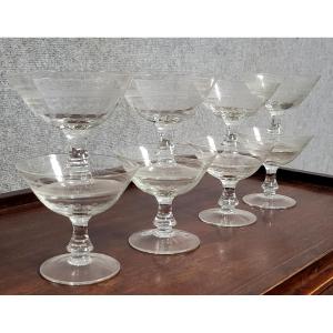 8 coupes a Champagne en cristal gravé 