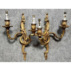 Grande Paire d’appliques de style louis XV en bronze, à deux bras de bougie