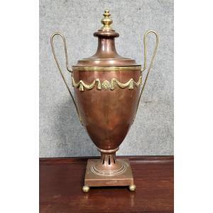 Très grand vase couvert Style Louis XVI en cuivre jaune et cuivre rouge 