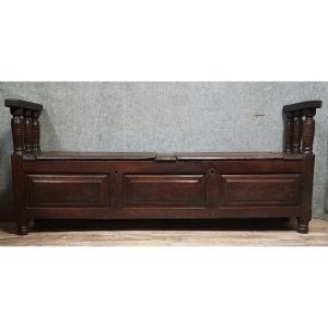 Très important banc coffre époque Louis XIV en bois massif / 201 cm de long