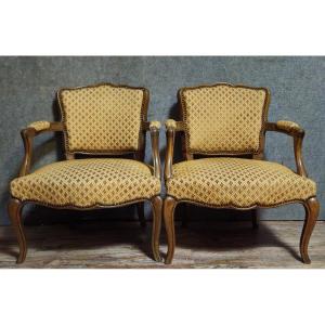 Paire de fauteuils anciens en noyer – style Louis XV