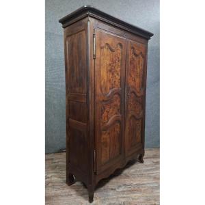 Armoire Bressanne en noyer et chêne massif, travail régional du XXᵉ siècle