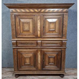 Buffet deux corps / cabinet en chêne massif, travail de la fin XVIIeme/ XVIIIeme