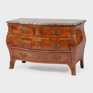Commode tombeau Estampillée Leonard BOUDIN , époque Louis XV,  18ème 
