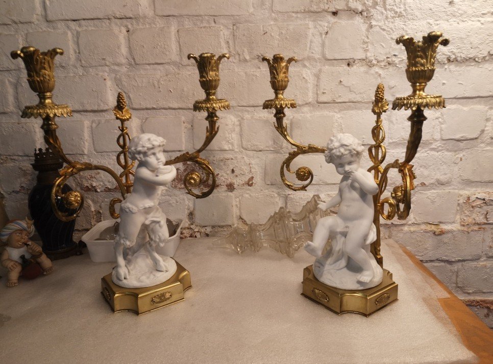 Paire De Chandeliers Louis XV En Bronze Doré Et Porcelaine De Sevres 