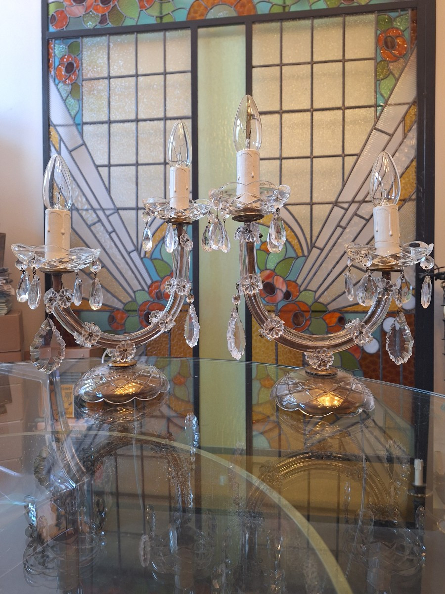 Paire de girandoles ou de lampes de chevets de style Louis XV à pampilles en cristal vers 1960