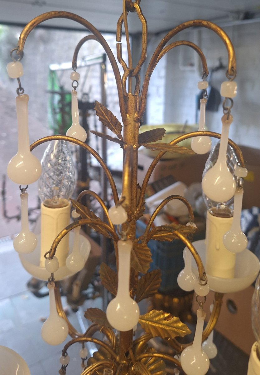 Petit luminaire italien de type baroque romantique vers 1970 à pampilles en opaline blanche -photo-3