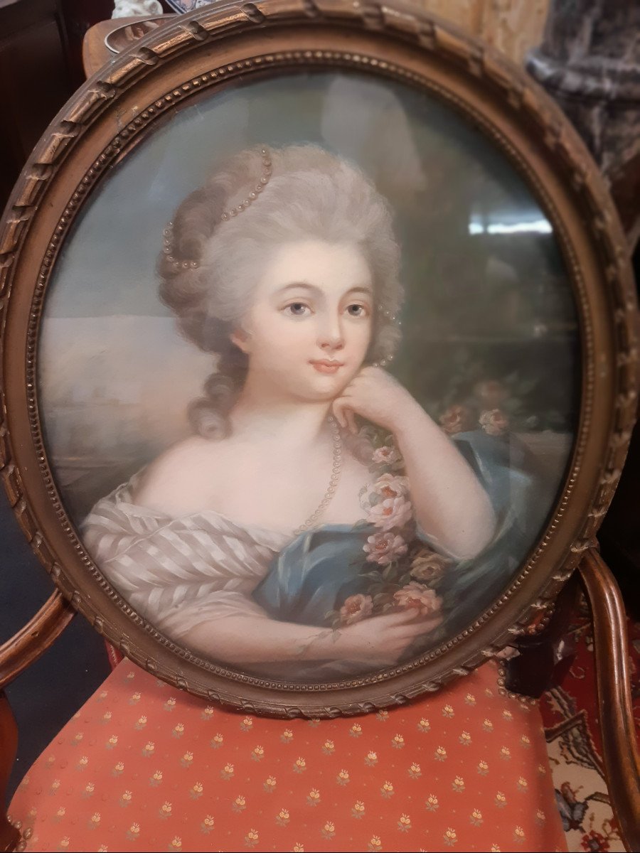 Pastel 'Jeune femme au collier de perles'