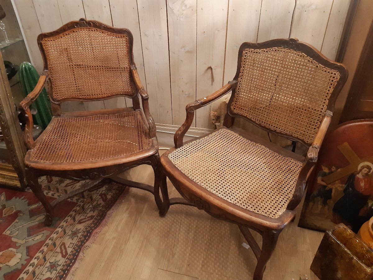 Paire De Fauteuils En Hêtre d'époque Louis XV, Estampillés H.amand Et Jme