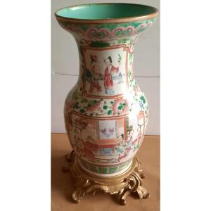 Vase en porcelaine de Canton XIXe siècle
