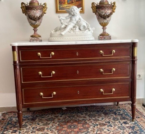 Commode En Acajou De Style Louis XVI