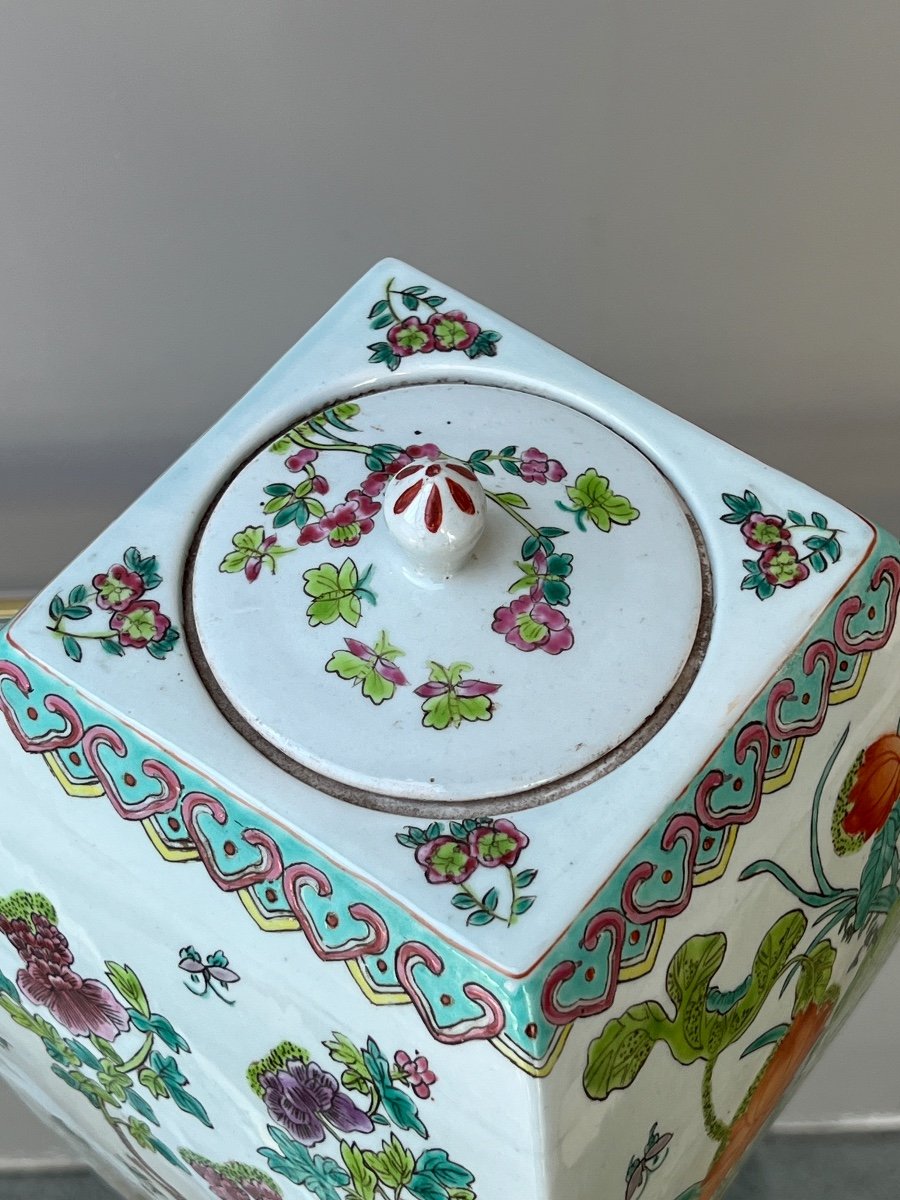 Covered Vase In Chinese Porcelain 20th Century Floral Decor -photo-2
