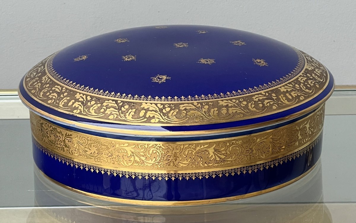 Coffret / Bonbonnière En Porcelaine De Limoges Bleu De Four Et Or