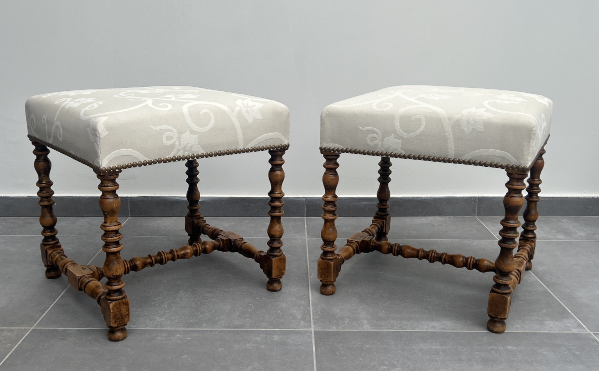 Paire de Tabourets de Style Louis XIII  