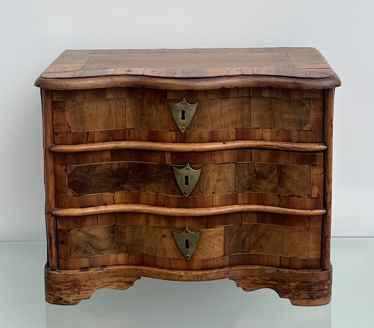 Petite Commode de Maîtrise Galbée d'époque XVIIIème-photo-1