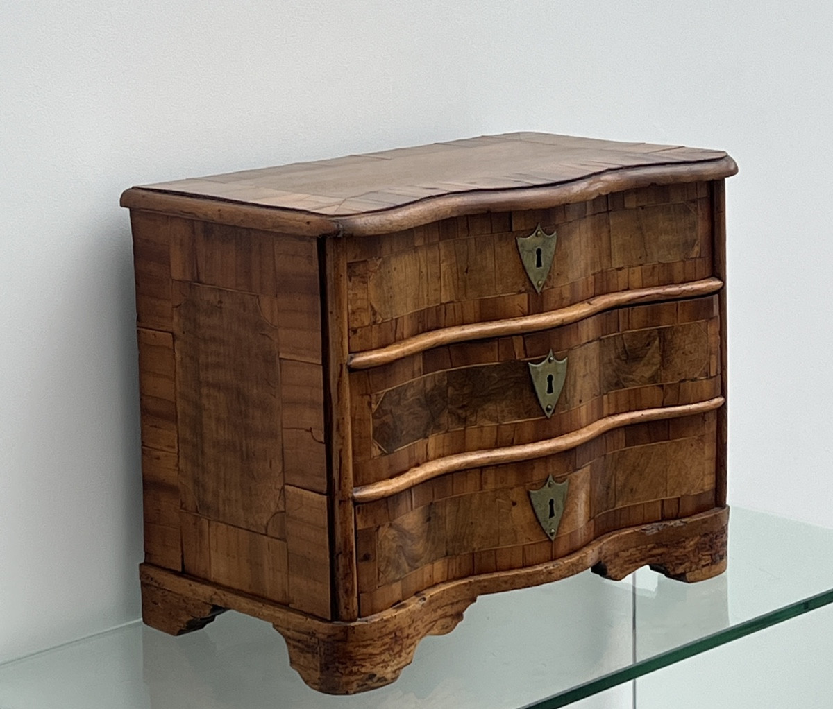 Petite Commode de Maîtrise Galbée d'époque XVIIIème