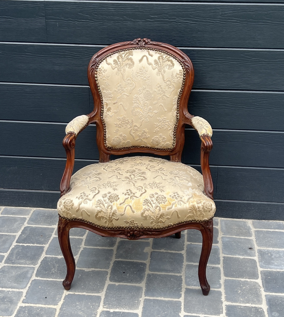 Fauteuil Cabriolet d'Epoque Louis XV en Noyer -photo-1