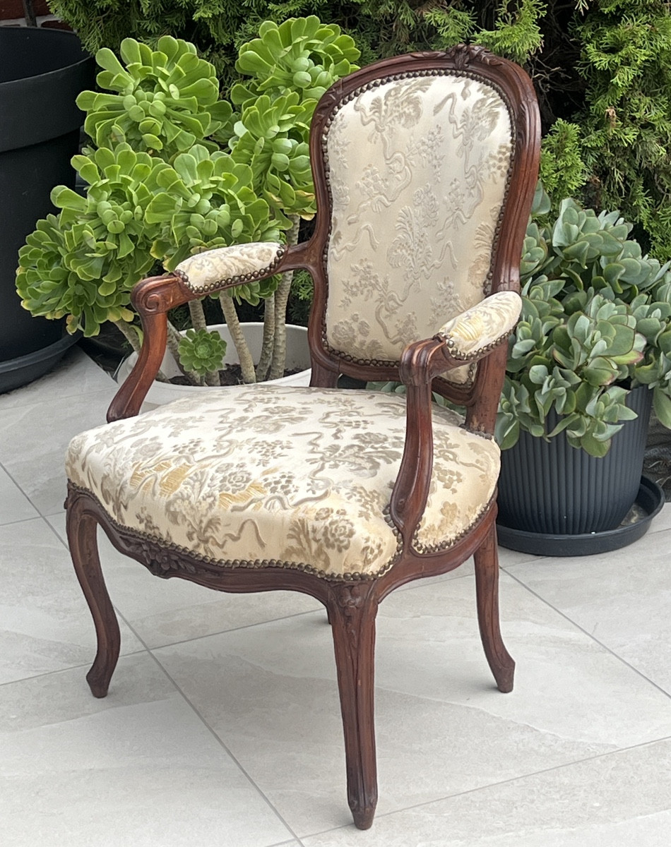 Fauteuil Cabriolet d'Epoque Louis XV en Noyer 