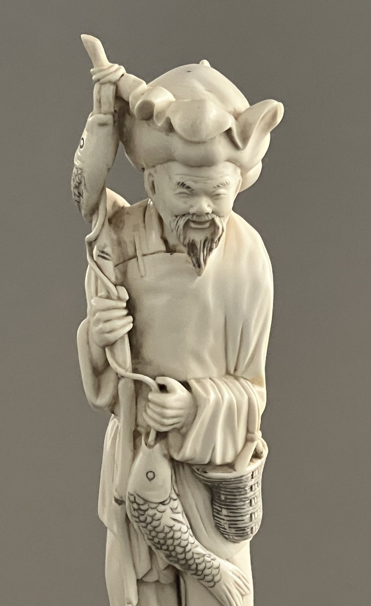 Signed Ivory Okimono Depicting A Standing Fisherman China 1920-30 -photo-2