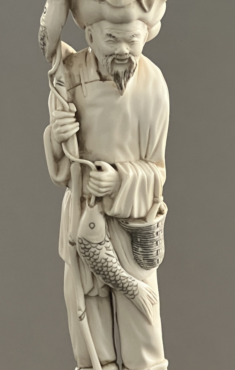 Signed Ivory Okimono Depicting A Standing Fisherman China 1920-30 -photo-4