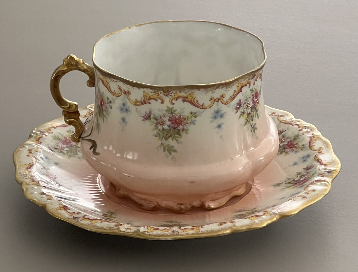Grande Tasse en Porcelaine de Limoges Motif Floral et Or -photo-2