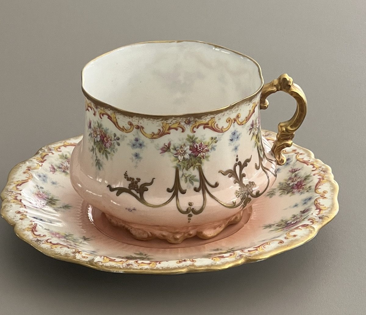 Grande Tasse en Porcelaine de Limoges Motif Floral et Or -photo-3