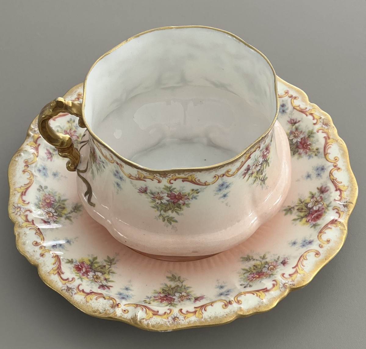 Grande Tasse en Porcelaine de Limoges Motif Floral et Or -photo-2