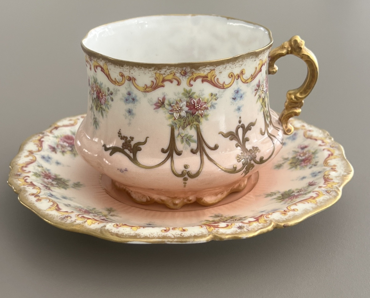 Grande Tasse en Porcelaine de Limoges Motif Floral et Or 