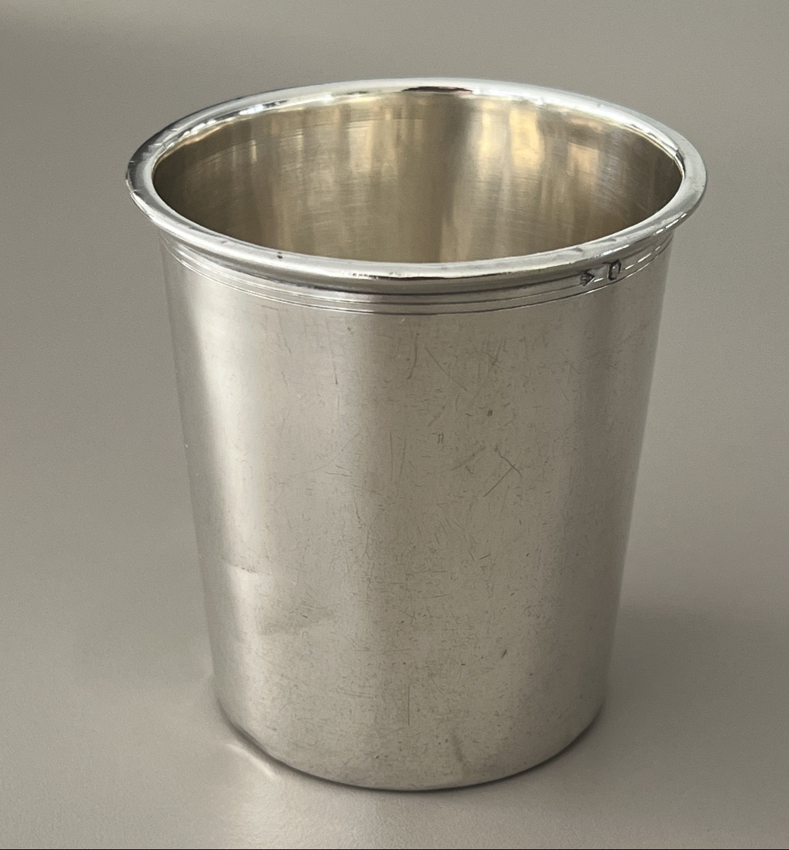 Henri Soufflot Orfèvre Timbale en Argent Minerve Gravée Ernest 95 gr-photo-2