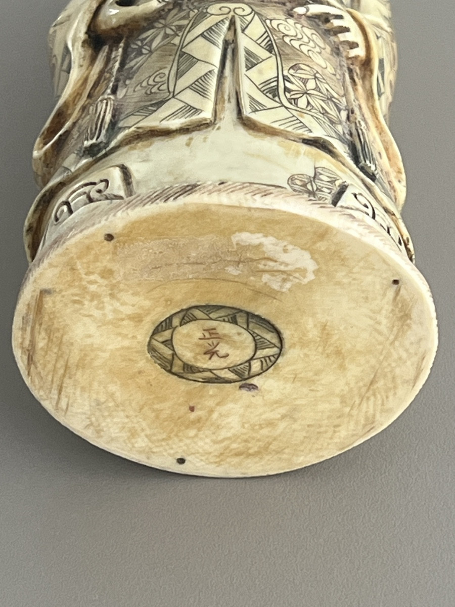 Okimono en Ivoire Sculpté Représentant un Sage  Chinois-photo-5