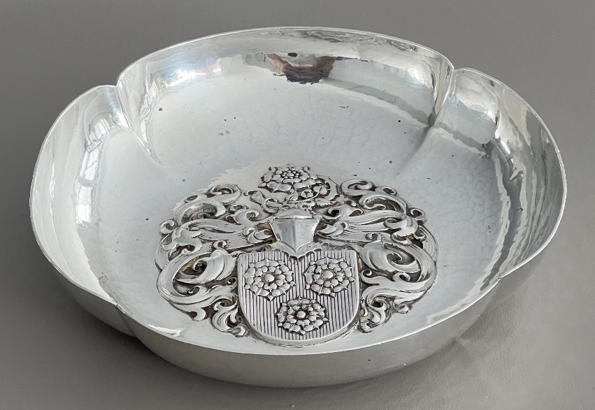 Solid Silver Bowl, Hammered By Isler Silversmiths In Switzerland, With Heraldic Coat Of Arms -photo-1