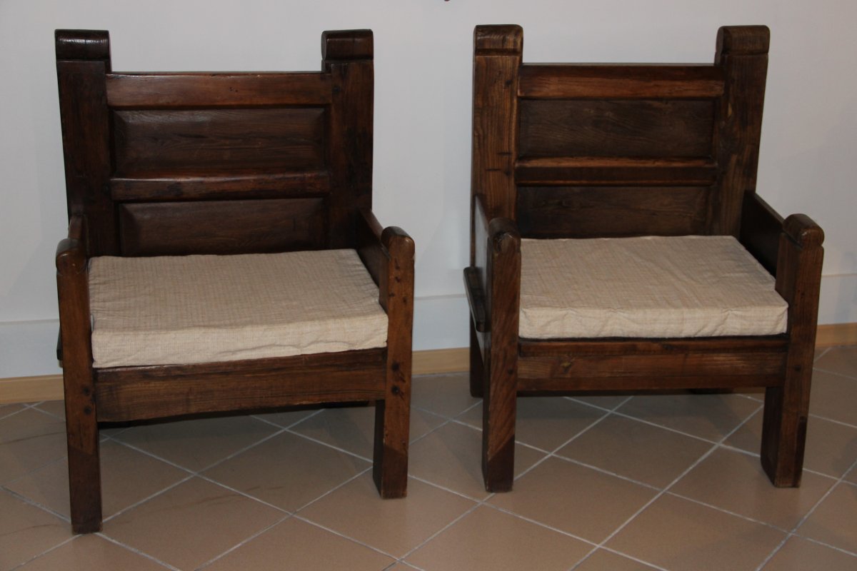 Paire De Larges Fauteuils Espagnol Du XVIIIe  