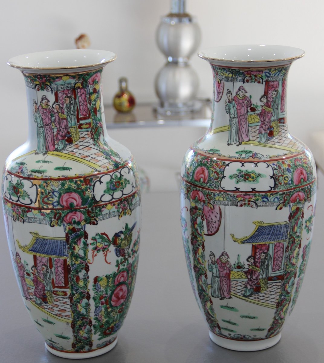 Grande Paire De Vases En Porcelaine De Chine 