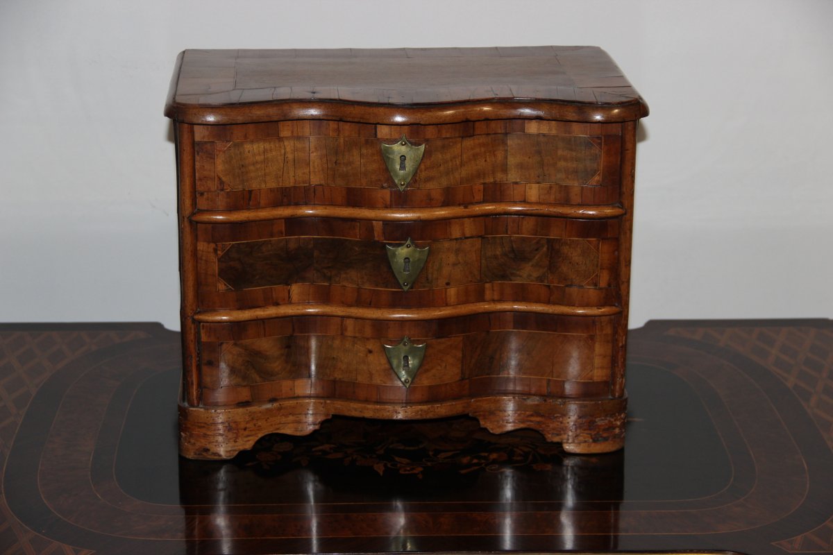 Commode De Maitrise Galbée d'époque  Louis XIV 