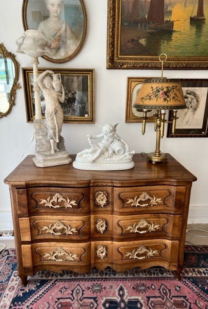 Commode Provençale Arbalète d'Epoque Louis XV En Noyer