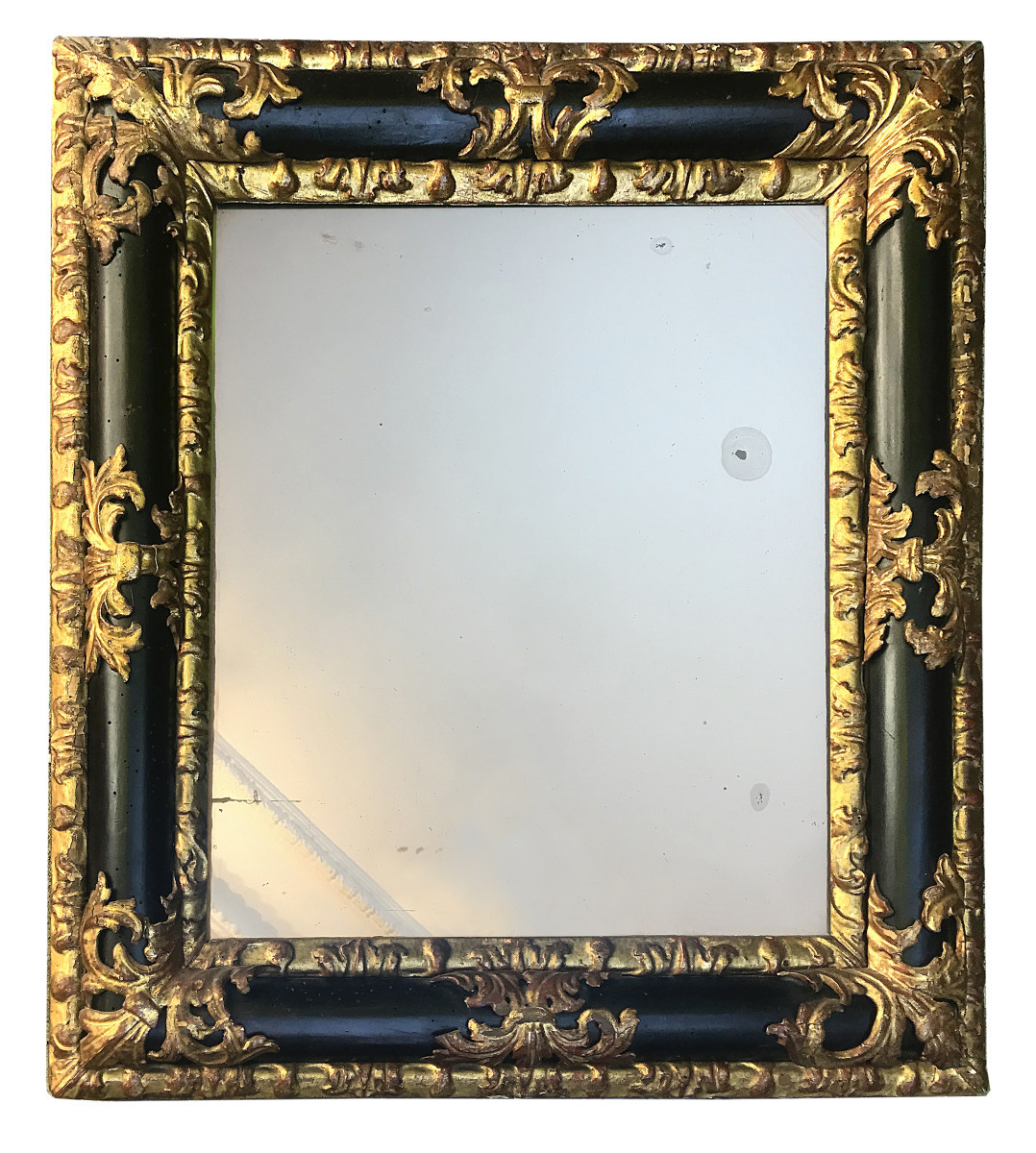 Miroir d'époque Louis XIV, moulure bombée en poirier noirci et bois doré sculpté, milieu XVIIe 