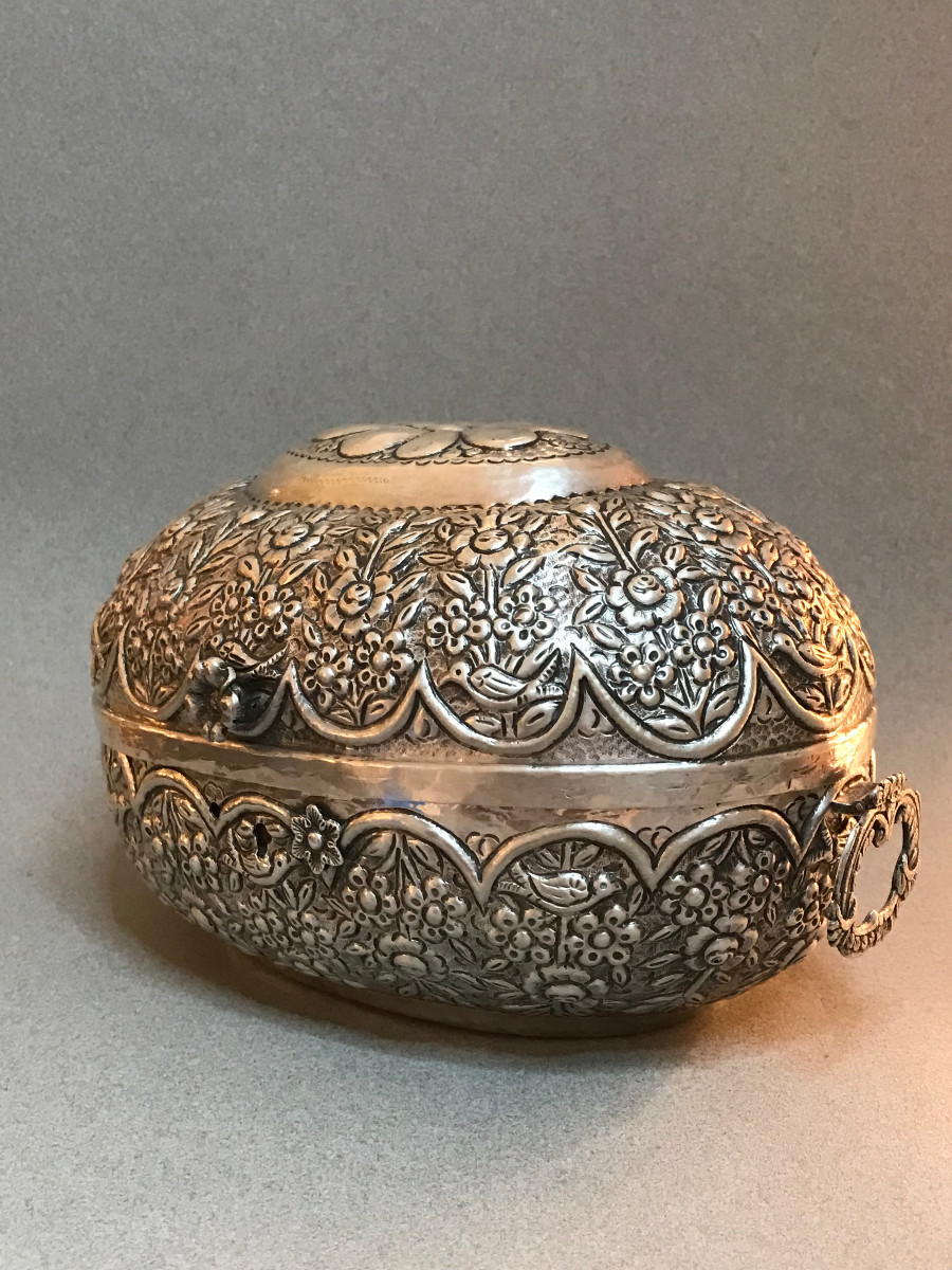 Boîte en argent massif, empire Ottoman, XIXe siècle