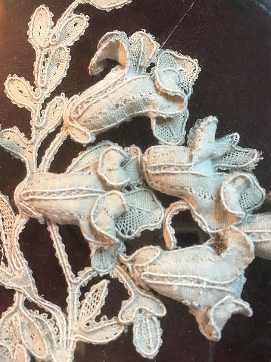 Floral Composition In Relief, Lace In A Napoleon III Frame-photo-2