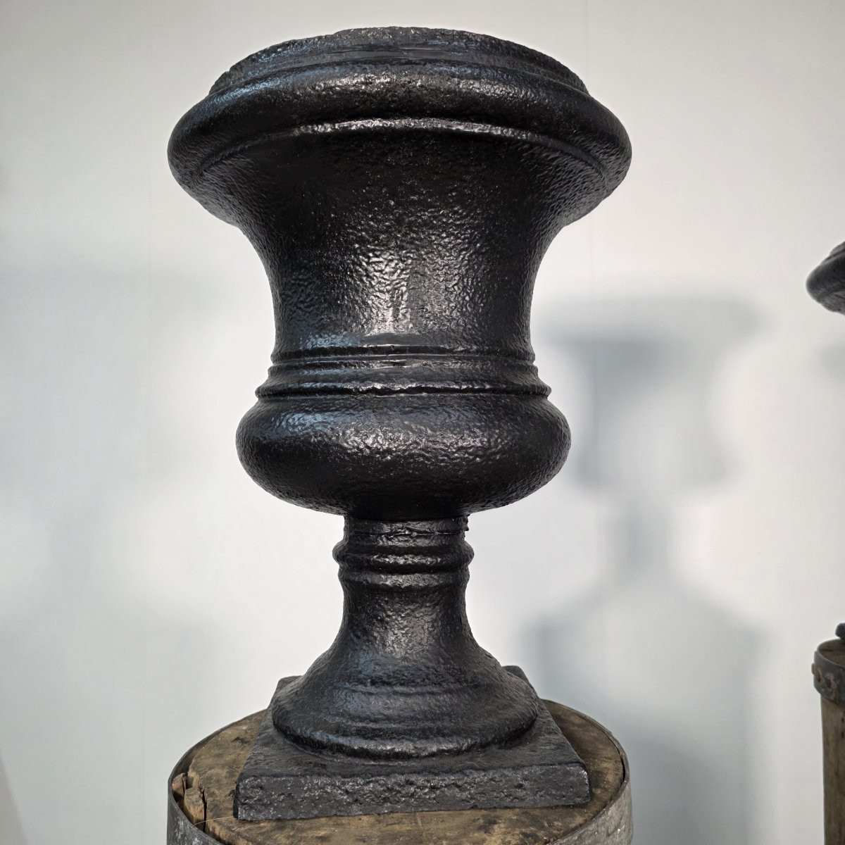 Pair Of 19th-century Cast Iron Urns , Louis XIV Style-photo-3