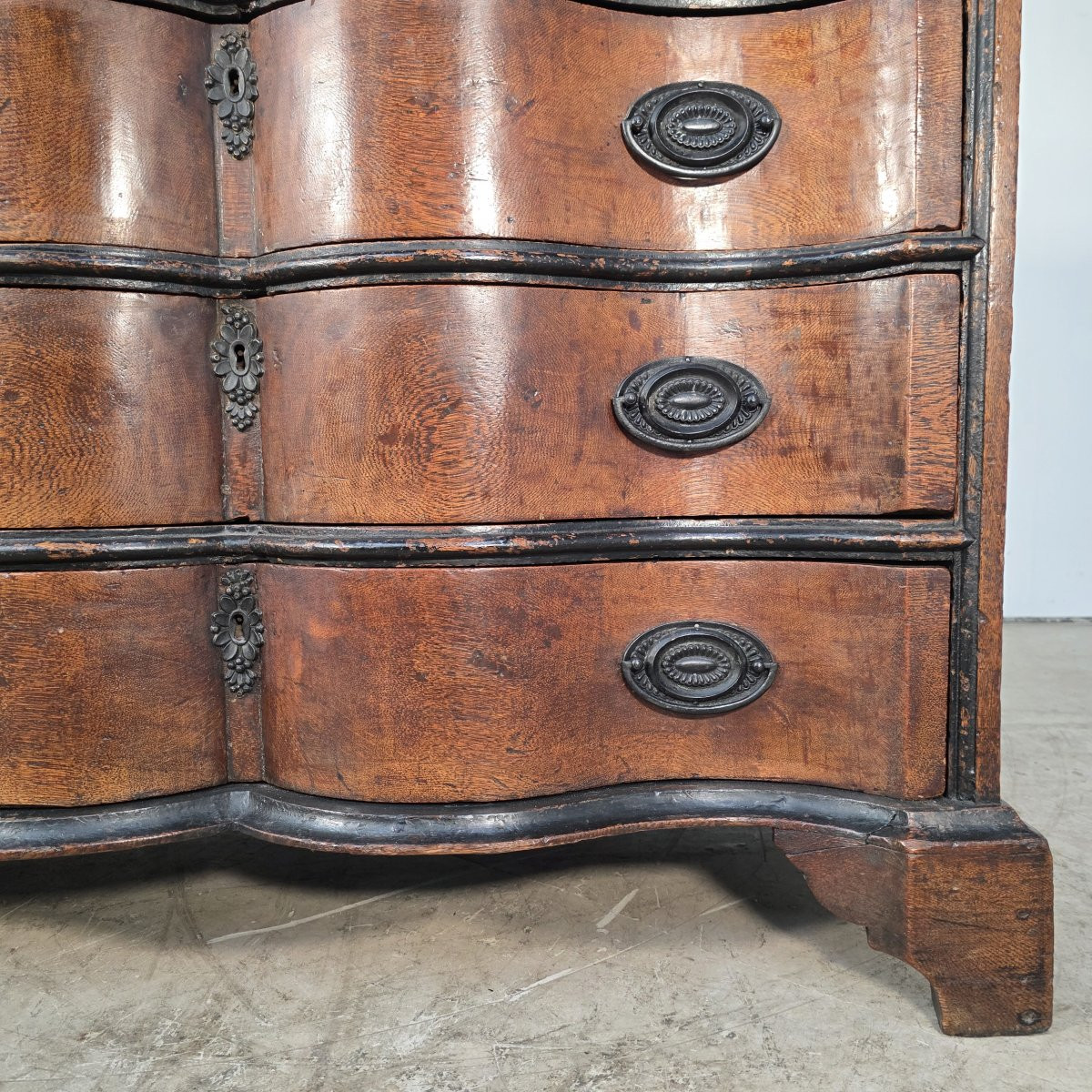 Dutch Curved Chest Of Drawers In Oak, Late 18th Century-photo-1