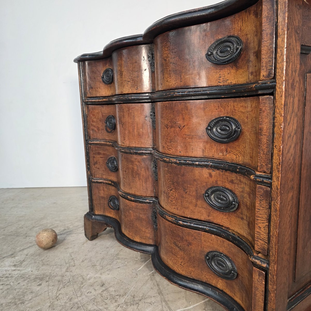 Dutch Curved Chest Of Drawers In Oak, Late 18th Century-photo-3