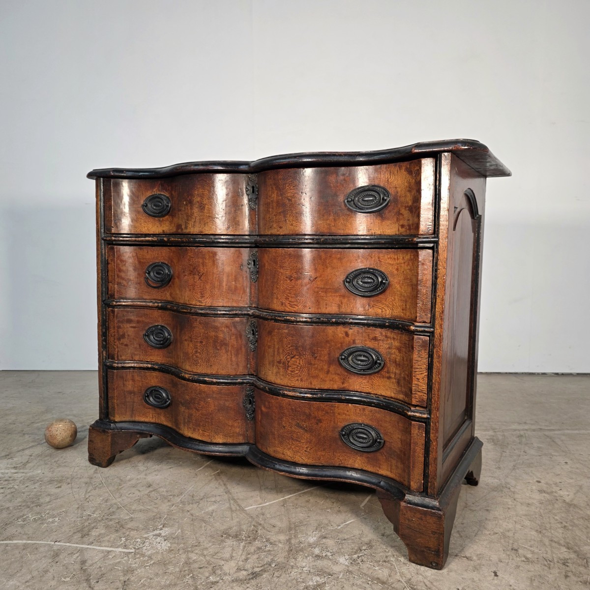 Dutch Curved Chest Of Drawers In Oak, Late 18th Century