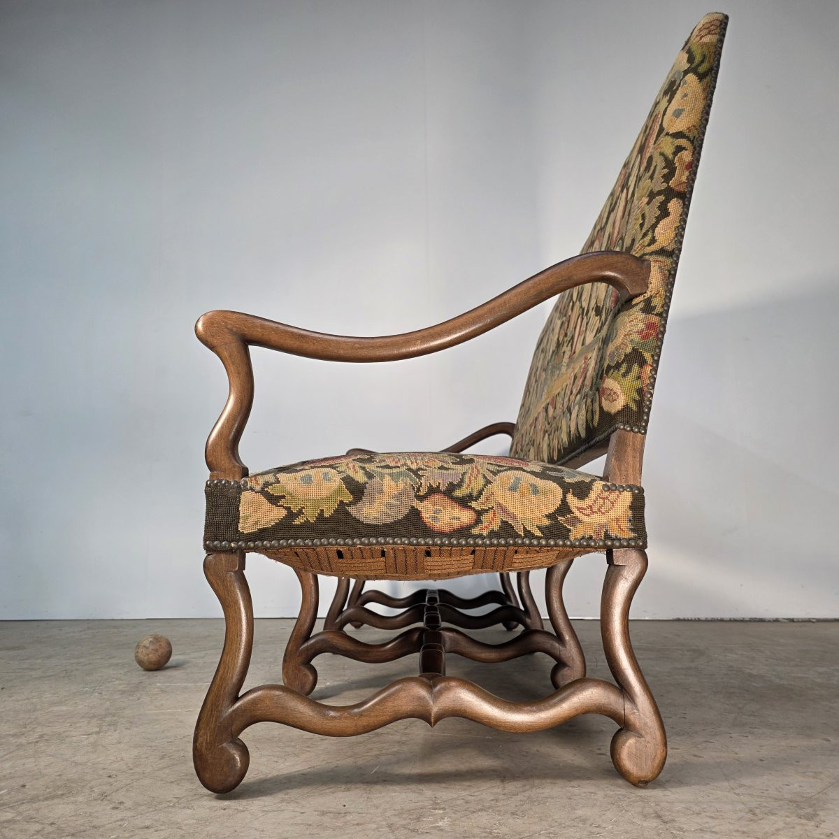 Canapé en noyer 19ème de style Louis XIII "os de mouton" -photo-1