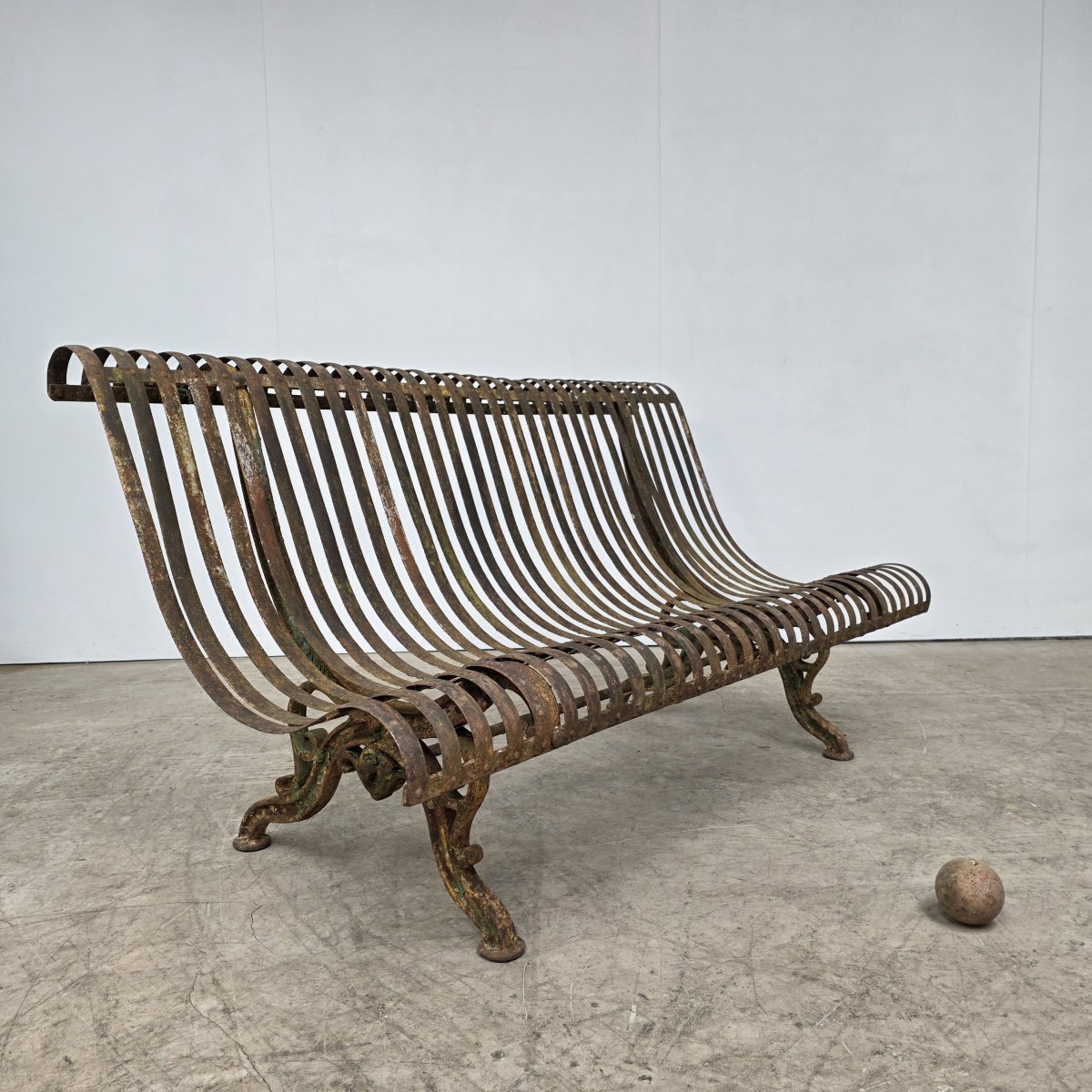 Late 19th-century Cast-iron Garden Bench With Upturned Slats-photo-2