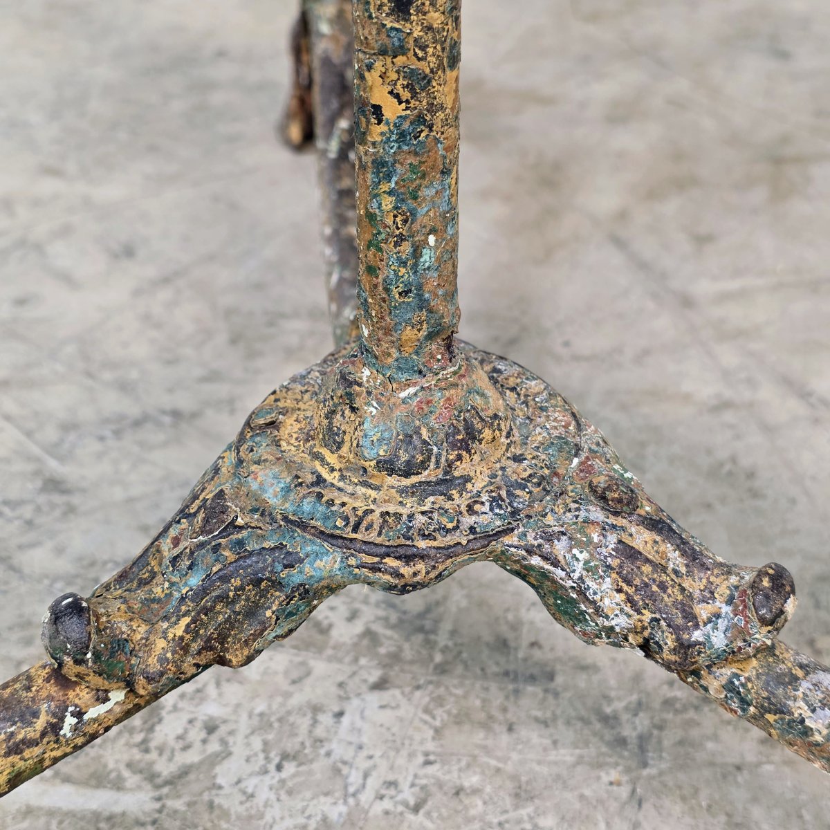 French 19th C Round Arras Table-photo-4