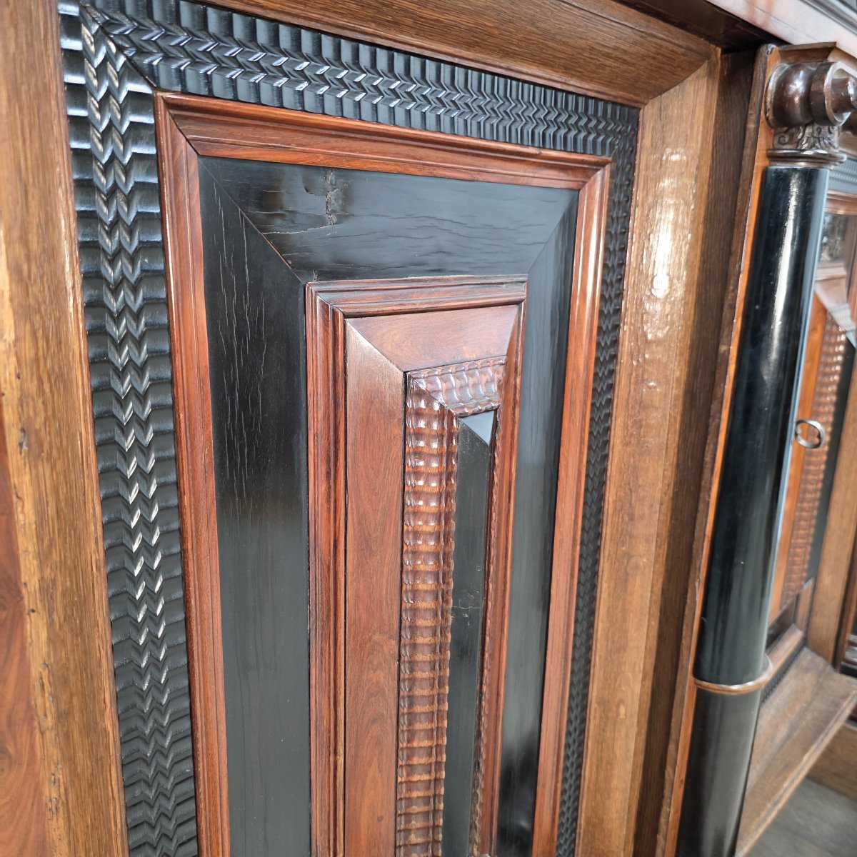 Beautiful 17th-century Dutch Cabinet-photo-3