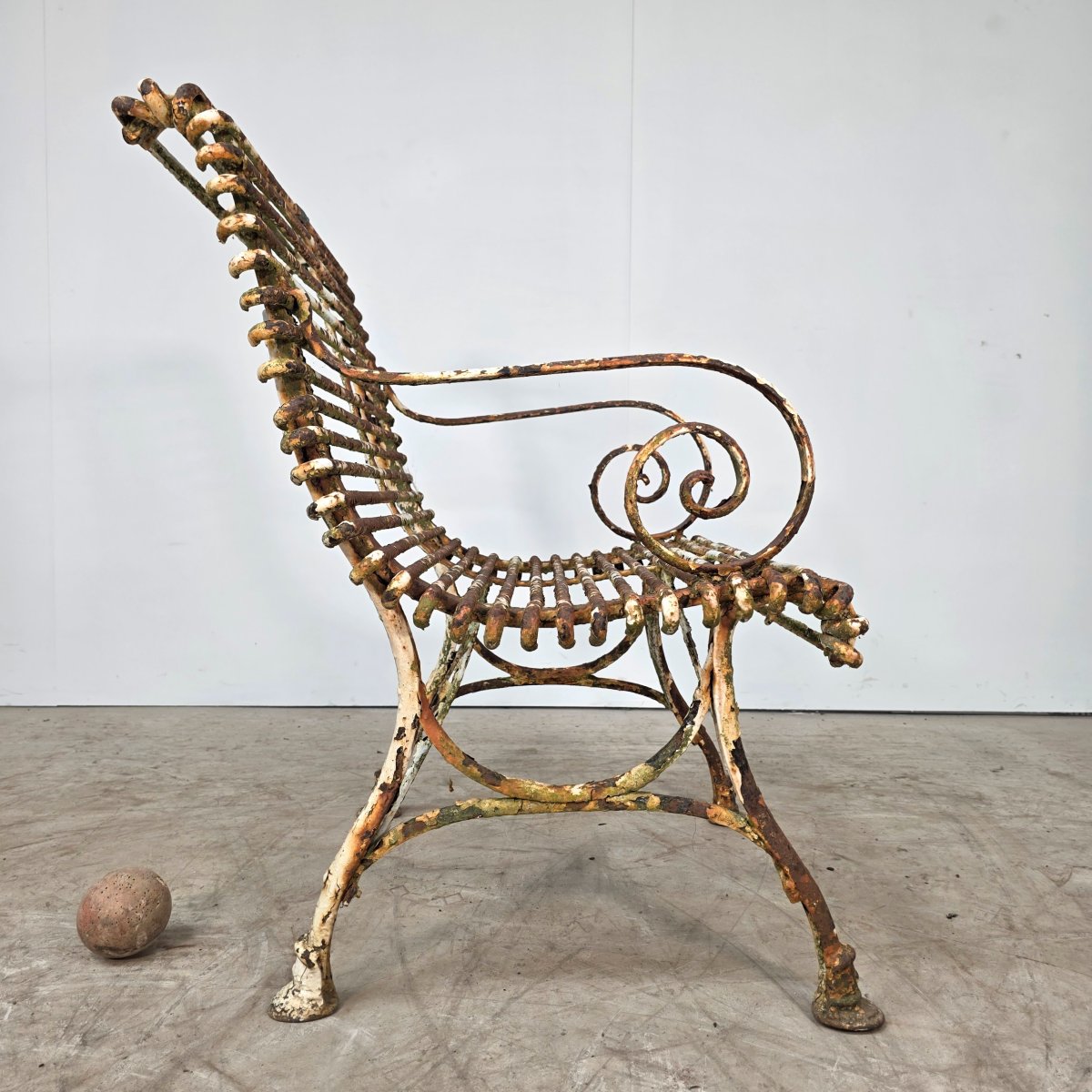 Large fauteuil de jardin en fer forgé de la fabrique Saint Sauveur à Arras vers 1870.-photo-3