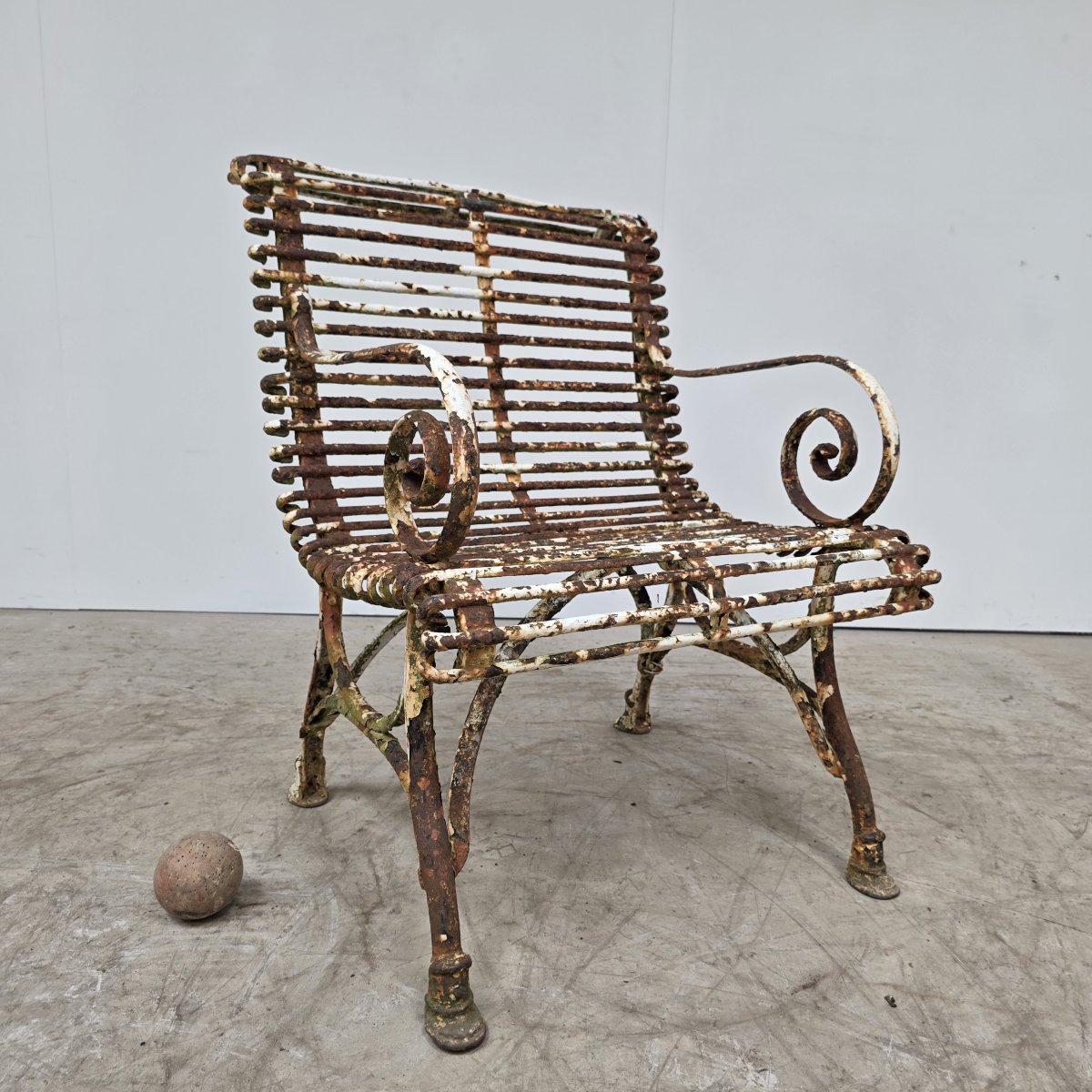 Large fauteuil de jardin en fer forgé de la fabrique Saint Sauveur à Arras vers 1870.-photo-4