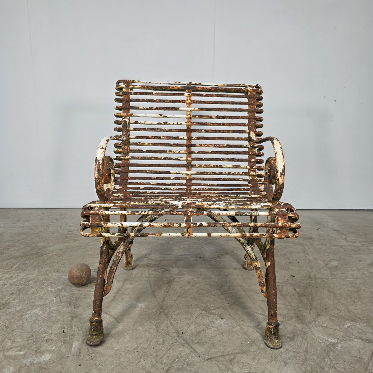Large fauteuil de jardin en fer forgé de la fabrique Saint Sauveur à Arras vers 1870.-photo-1