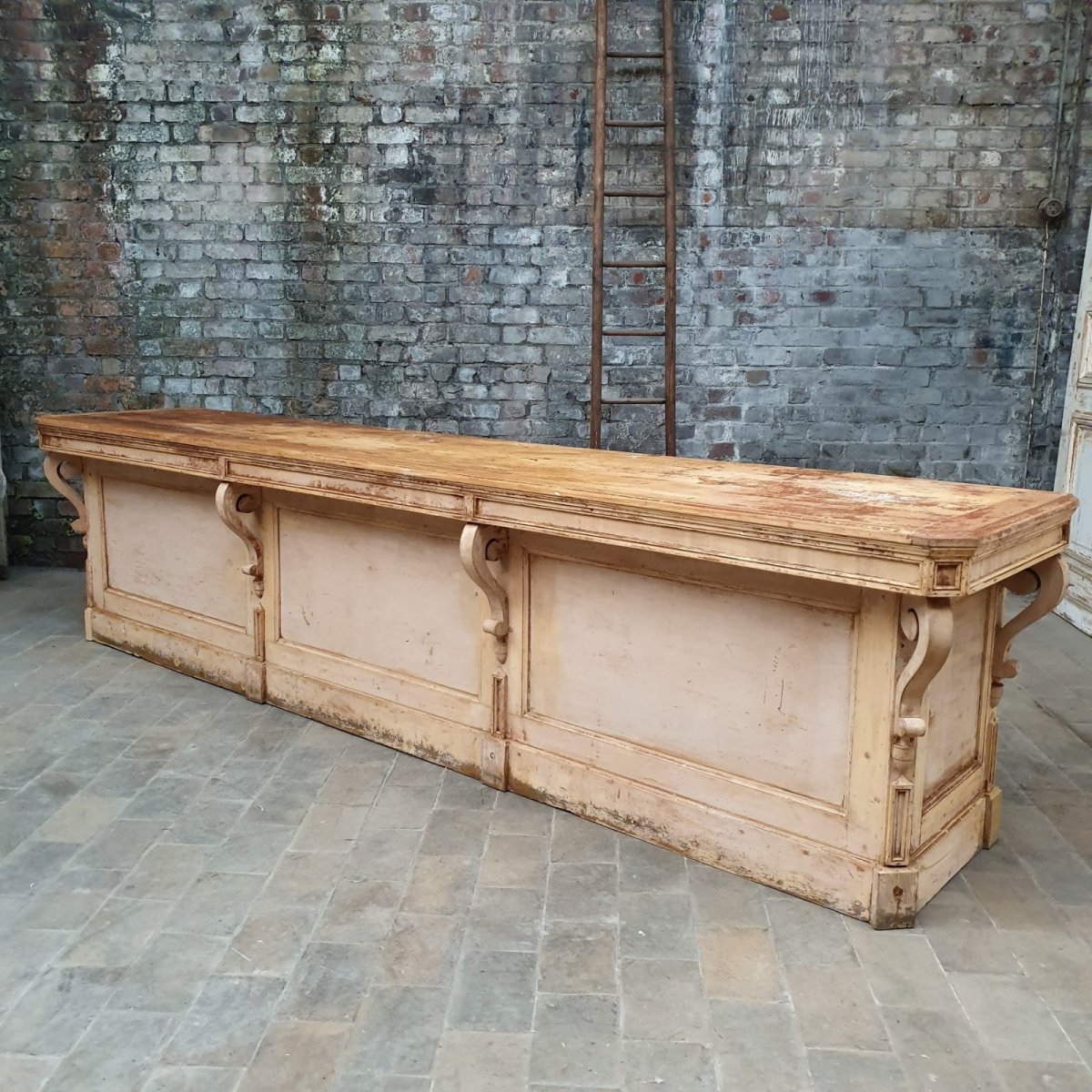 19th Shop  Counter